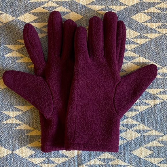 Gap Knit Winter Hat, Heavy Weight Scarf & Fleece Gloves 3 Piece Bundle - Picture 5 of 5